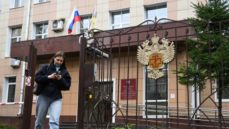 A woman leaves the grounds of the headquarters of Russia's consumer and health watchdog Rospotrebnadzor in Moscow on October 5, 2026. Russian officials on October 5, 2026 downplayed reports that a laboratory technician in Siberia had died of plague, insisting the situation was under control and that post-mortem tests had not found traces of the disease. (Photo by