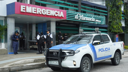 Policía Nacional custodia una clínica en Guayaquil donde es atendido el alcalde Aquiles Álvarez.