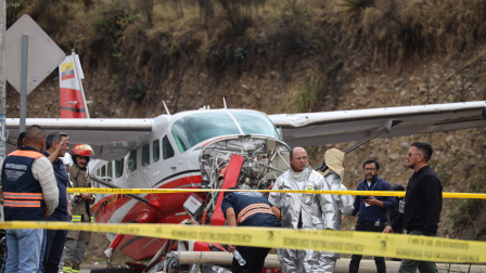 Una aeronave ligera perdió pista y terminó precipitándose hacia el exterior de la terminal aérea.Quedó detenida sobre la avenida Hurtado de Mendoza, en el sector de la quebrada de Milchichig.