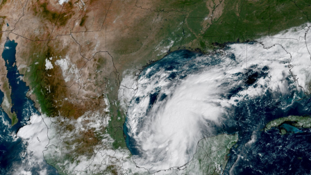 El huracán se ubica a 525 km de la desembocadura del río Misisipi