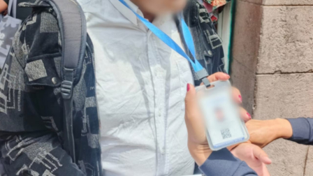 Un hombre fue detenido en el Centro Histórico de Quito luego de que la AMC detectara que portaba una presunta credencial falsa de la institución.