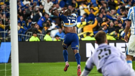 Enner Valencia en una de las celebraciones cuando anotó el hat trick