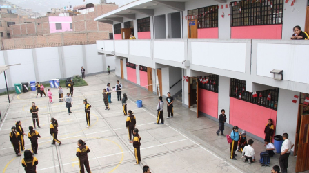 Keiko Fujimori anunció nuevas reglas de disciplina y presentación para los colegios públicos de Perú.