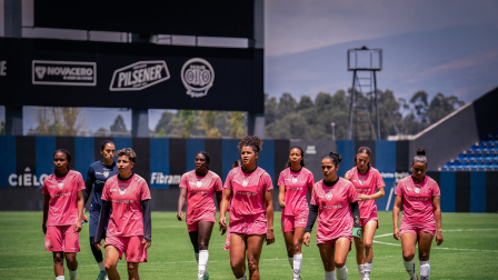 Dragonas IDV se prepara para el partido de la Copa Libertadores