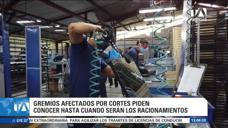 El sector busca medidas de alivio frente a las restricciones semanales, mientras gremios profesionales proponen acciones para evitar un colapso. Un reportaje de Belén Merizalde