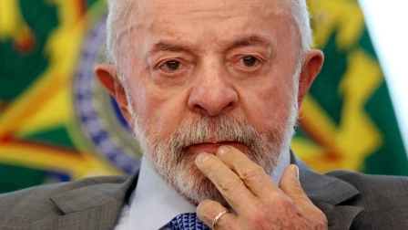 Tras la votación, un grupo de senadores entonó cánticos en favor de Luiz Inácio Lula da Silva.