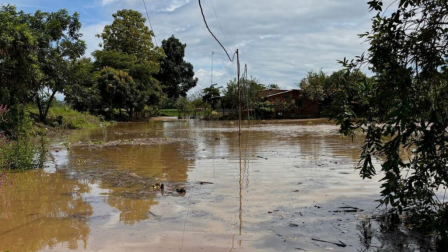 El río San Pablo se reportó desbordado en Babahoyo, provincia de Los Ríos, en el sector de Clemente Baquerizo y la vía Montalvo.