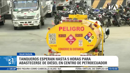 Conductores reportan esperas de hasta cinco horas en las terminales de Petroecuador, sin un pronunciamiento oficial sobre las causas del desabastecimiento. Un reportaje de Bernarda Cevallos