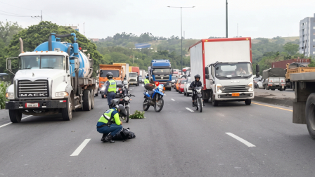 Un hombre quedó herido tras un siniestro de tránsito sobre la vía Perimetral, en Guayaquil.