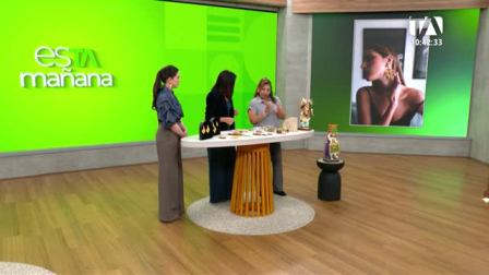 Alina Torres y Magaly Meza, diseñadoras de joyas, cuentan cómo fusionaron sus talentos para crear piezas en pan de oro que combinan el tallado en madera, la paciencia y la artesanía fina.