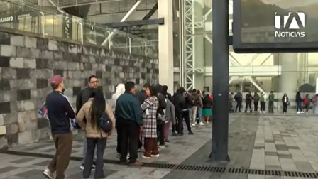 Decenas de personas llegaron desde muy temprano a la Plataforma Gubernamental Norte para realizar un trámite en la ANT.