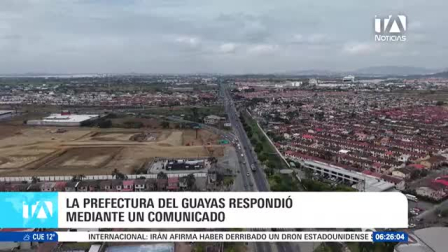 Moradores del sector de La Aurora exigen obras de seguridad vial. Mientras la Prefectura del Guayas afirma que las obras pueden avanzar, el Municipio sostiene que faltan autorizaciones clave. Un reportaje de Ever Moreira