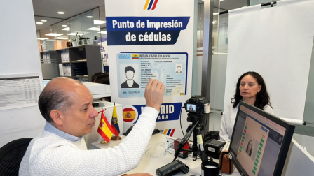 Los ecuatorianos en España y Estados Unidos tienen acceso a las cédulas físicas.