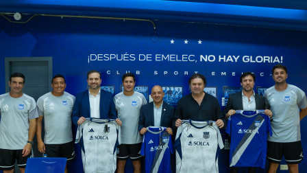 El cuerpo técnico de la Selección de Ecuador en su visita a Emelec