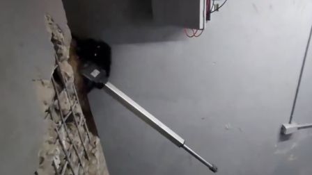 El búnker descubierto en Guayaquil tenía un sistema hidráulico de seguridad instalado en el área de una cisterna.