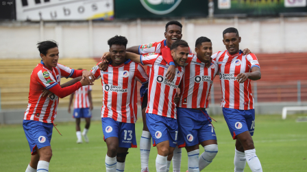 En el estadio Alejandro Serrano Aguilar el Cuenca Jrs recibe Atletico F C por la fecha del del hexagonal final de la Serie B  en la LigaPro