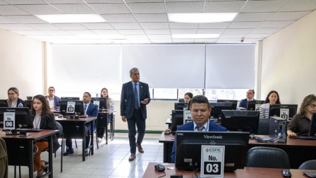 Los postulantes respondieron 100 preguntas en 60 minutos.