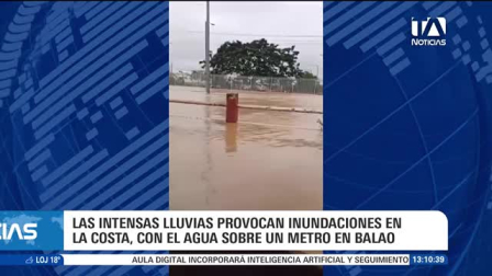El agua supera el metro de altura en Balao y el desbordamiento del canal El Macho dejó una barriada aislada en Machala tras históricas precipitaciones. Un reportaje de Camila Guevara