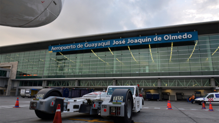 Las fuertes lluvias y tormentas eléctricas provocaron retrasos y desvíos de vuelos en el aeropuerto José Joaquín de Olmedo de Guayaquil este lunes 26 de octubre.