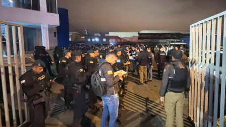 Fiscalía allana oficinas y viviendas de exfuncionarios del Municipio de Cuenca la madrugada de este martes 27 de octubre de 2026.