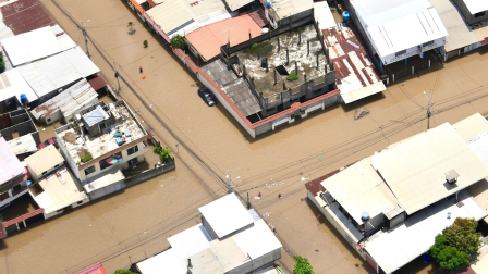 Sobrevuelo en la ciudad de Machala evidencia  las inundaciones provocadas por el fenómeno de El Niño.