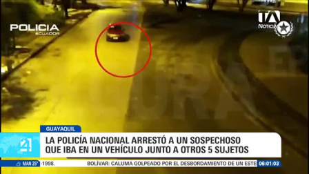 El abogado penalista Leonardo Toledo, conocido por haber ejercido la defensa técnica de Mayra Salazar en el proceso judicial denominado Caso Metástasis, fue asesinado a tiros en el sector de Sauces 2, al norte de Guayaquil. Tras el ataque armado, la Policía Nacional desplegó un operativo de búsqueda e intercepción que permitió la captura de un sospechoso, quien intentaba darse a la fuga a bordo de un vehículo rojo en el que se movilizaban cinco individuos más. Un reporte de Catalina García.