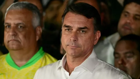 El senador brasileño Flávio Bolsonaro aterrizó en Miami la mañana de este miércoles 28 de octubre del 2026.