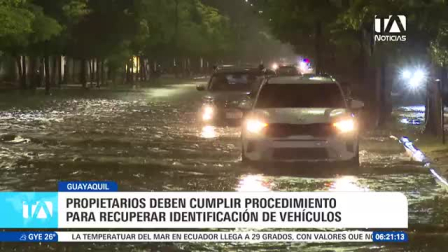 Además de las vías anegadas y los automotores averiados, las intensas lluvias en Guayaquil dejaron como secuela la pérdida masiva de placas vehiculares desprendidas por la fuerza del agua. Ante este inconveniente, la Autoridad de Tránsito Municipal recordó a los propietarios que deben cumplir con un procedimiento específico de denuncia e inspección para solicitar la reposición legal de la identificación de sus vehículos. Un reporte de Camila Guevara.