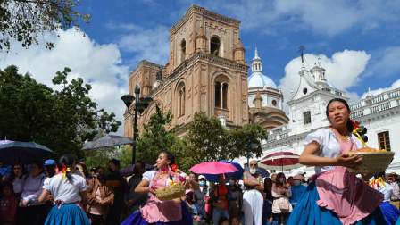 La EMOV anunció cierres viales de 07:00 a 15:30 este jueves 29 de octubre por el desfile estudiantil en Cuenca.