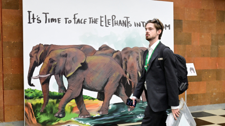 Un participante asiste a la COP 17