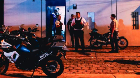La Policía Nacional ejecutó un operativo en el que clausuró una casa de citas clandestina en La Alborada.