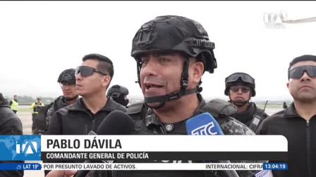 El procesado enfrenta al menos cinco cargos en la justicia estadounidense, mientras que en Ecuador la audiencia de juicio por el crimen del excandidato queda suspendida. Un reportaje de Fausto Yépez