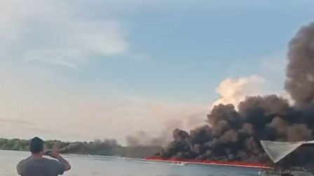 La Estación Guardacostas flotante Lago San Pablo se incendió y se hundió, en Guayas.
