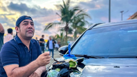 Hallan 15 mil dólares en el vehículo del alcalde de Playas en allanamientos por presunto peculado.
