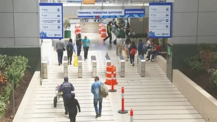 Pasajeros se movilizan a diferentes punto del país desde el Terminal Terrestre de Quitumbe