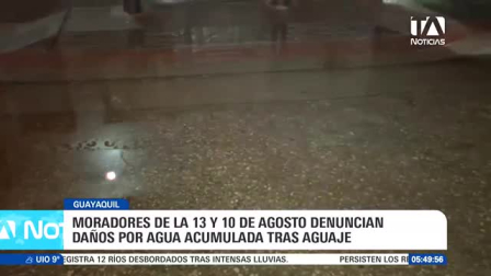 Habitantes de la intersección de las calles 13 y 10 de Agosto, en Guayaquil, denunciaron llevar cinco días continuos enfrentando severas complicaciones por la acumulación de agua provocada por el aguaje. El nivel de la marea ingresó a los domicilios anegando pertenencias, situación que se agrava por la presencia de cortes de energía eléctrica que han provocado el daño permanente de sus electrodomésticos, por lo que exigen la intervención urgente del Municipio.