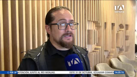 Con la tradicional colada morada, guaguas de pan y visitas a los cementerios, los ciudadanos conmemoran la fecha mientras se explora su historia y costumbres. Un reportaje de Mishell Villacis