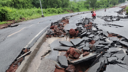 La carretera que conduce al Aeropuerto de Baltra fue afectada por las lluvias en Galápagos.