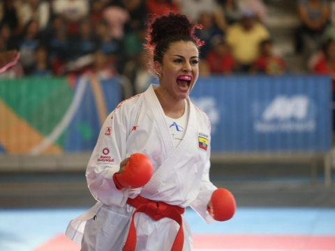 Jacqueline Factos tiene 140 medallas en su casa. Además tiene una maestría en Gestión Deportiva.