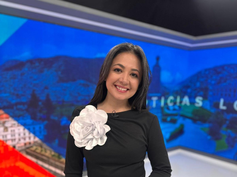 La conductora de los noticieros de Teleamazonas es, además, la Jefa de Noticias de este canal.