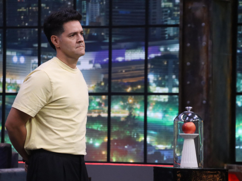 Carlos Luis Andrade mordió la manzana y aseguró dos ciclos en MasterChef Celebrity Ecuador.