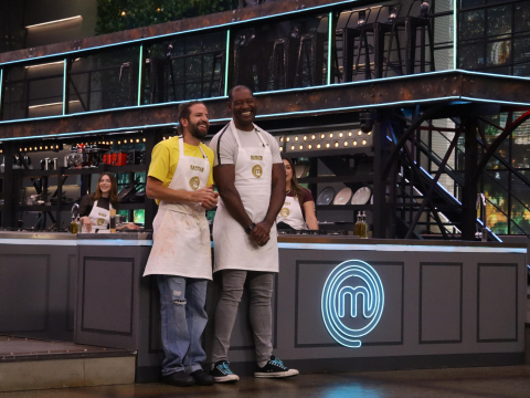 Bastián Napolitano y Beber Espinoza ganan el reto de Caja Misteriosa