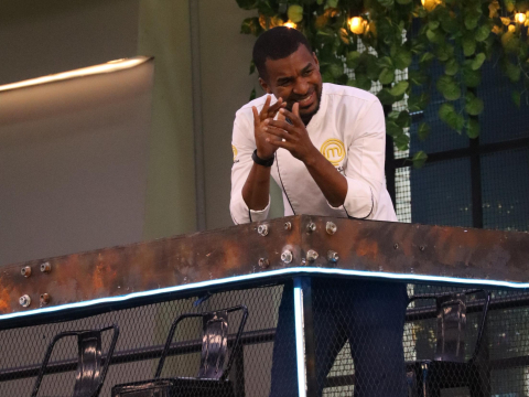 Frickson Erazo en el balcón de MasterChef Celebrity Ecuador como primer semifinalista de la tercera temporada.