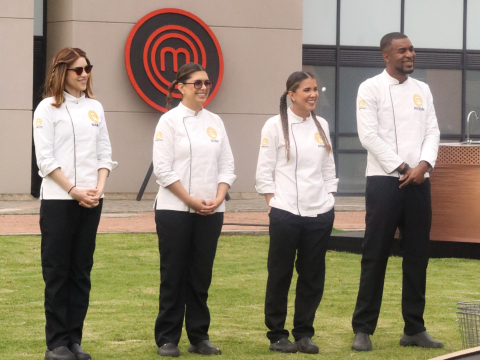 Mara Topic, Josh Paredes, Andy Suzuki y Frickson Erazo en la semifinal de MasterChef Celebrity Ecuador.
