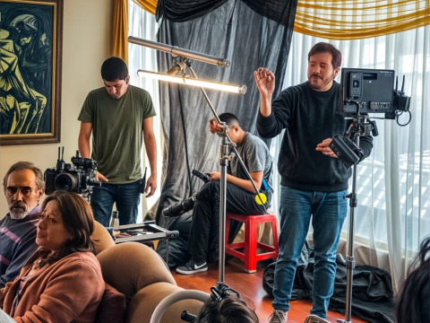 Jorge Ulloa dirigiendo una de sus producciones.