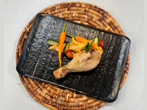 Este jueves 17 de julio del 2025, el chef Felipe Campana preparó unas deliciosas  piernitas parrilleras con puré de garbanzos.