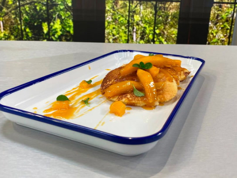Este lunes 21 de julio del 2025 preparamos unos deliciosos pancakes con mango junto al chef Felipe Campana.