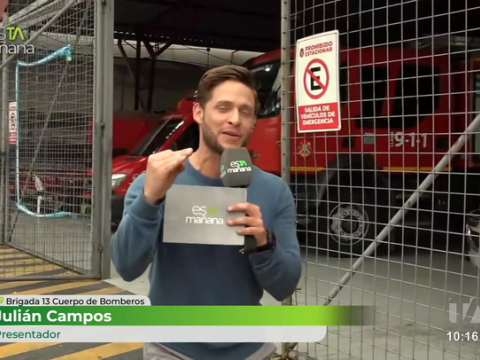 Julián Campos vivió la experiencia de ser bombero por un día.