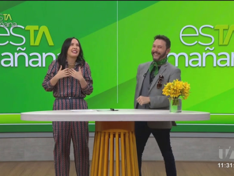 El artista colombiano Hugo Ferro se divierte junto a los presentadores de esTAmañana