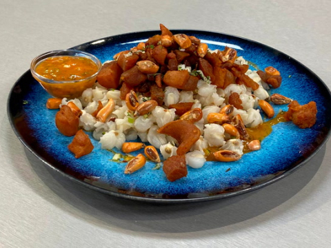 Este martes 5 de agosto del 2025, preparamos un delicioso mote con chicharrón y ají de aguacate, junto al chef Felipe Campana.